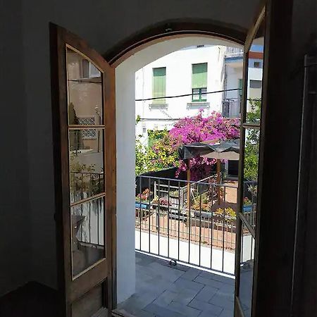 Apartamento De Diseno Cerca De Tren, Playa Y Bcn Masnou Exterior photo